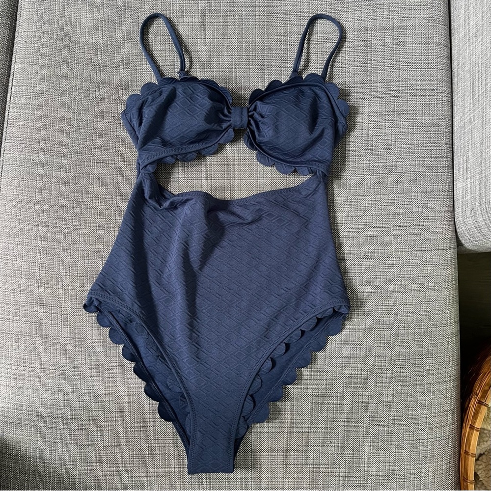 Cupshe Scallop Trim Cutout Swimsuit in Navy Blue Size L